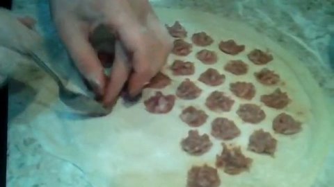 Быстрый способ лепки пельменей.