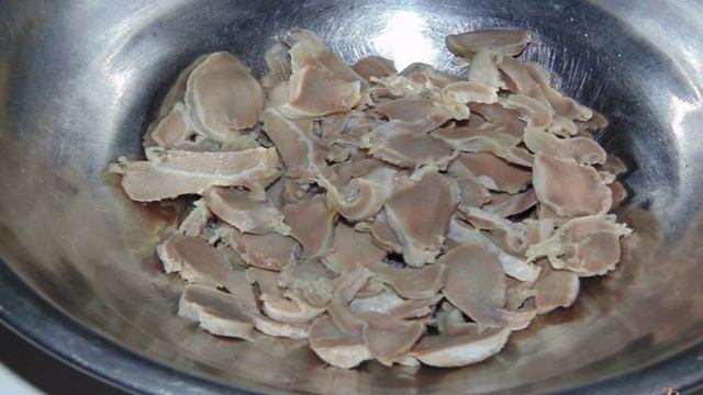 Салат из куриных желудков со свежим огурцом
