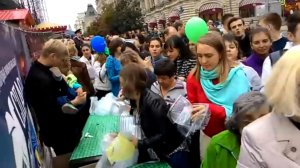 Битва за бесплатный салат на Красной площади
