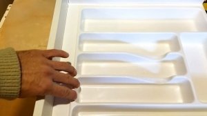 Установка пластикового лотка для столовых приборов в ящик BLUM TANDEMBOX ANTARO