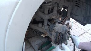 Паджеро-4, сезонная замена колес, что нужно знать. Ремонт тяги датчика положения кузова.