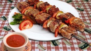 Мягкий шашлык в вине из свинины на углях