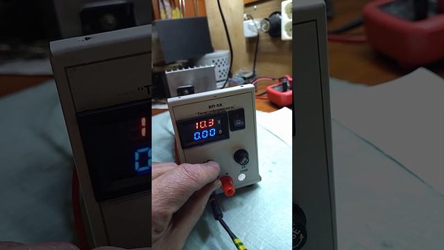 Блок питания на LM317 и MJE 13009. смотреть онлайн