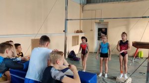 Гимнастки пробуют вызов 100 подтягиваний за 10 минут