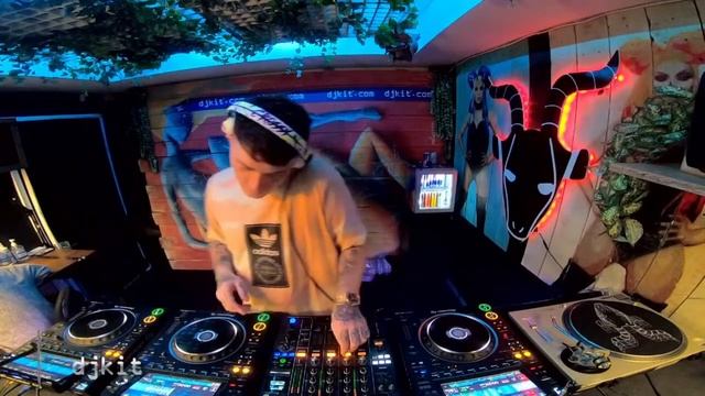 Crossy b2b Bish