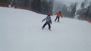 Как научить ребёнка кататься на горных лыжах ?