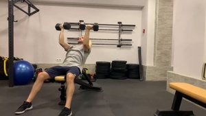 Жим Гантелей На Скамье 45° Обратным Хватом