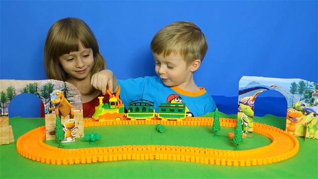 ДИНОЗАВРЫ Поезд Динозавров Распаковка Детское Видео про Динозавров для Детей Lion boy смотреть онлайн