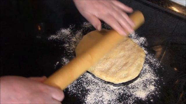 Соленое сырное печенье -  снеки. Закуска к пиву.