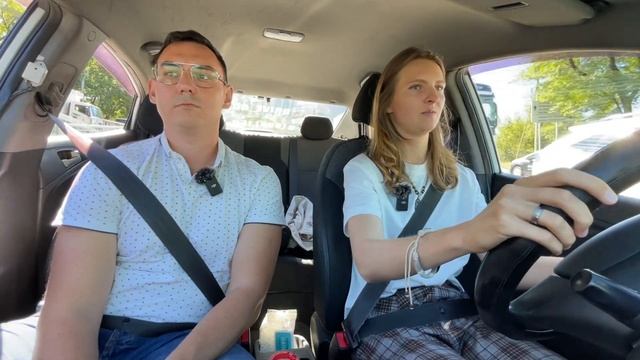 Почему тебе не нужна МКПП? Девушка переучивается на механику смотреть онлайн