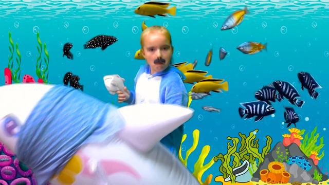 Песенка про акуленка туруру. Лера играет с игрушечными акулами и танцует смотреть онлайн