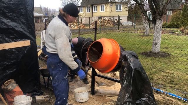 Бюджетное утепление дома опилкобетоном. Начало. смотреть онлайн