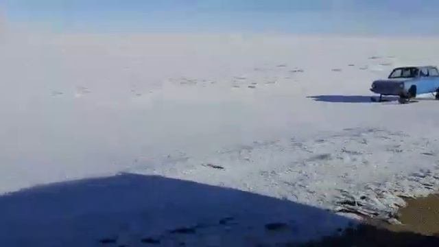 Жители Алгинского района Бектурган Едрисов и Юрий Гегельман сделали снегоход из старого запорожца