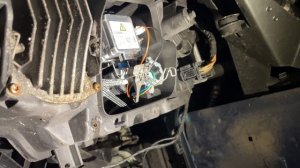 Замена ксенона на БМВ 320 е90 LCI FL