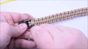 Браслет из паракорда