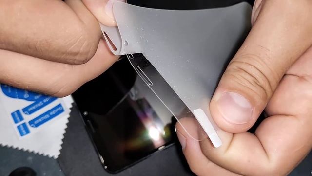 Наклеиваем гидрогелевую пленку смотреть онлайн