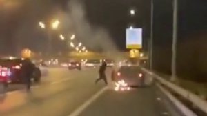 Пьяную женщину за рулём горящего авто остановили на 33 км МКАДа