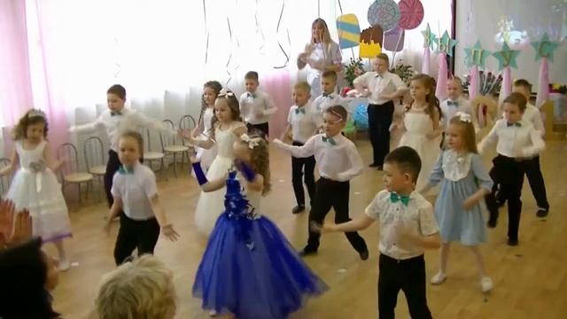 Общий танец на выпускной "Счастье"
