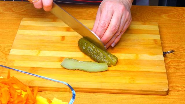 Бюджетный и очень вкусный салат из куриной печени смотреть онлайн