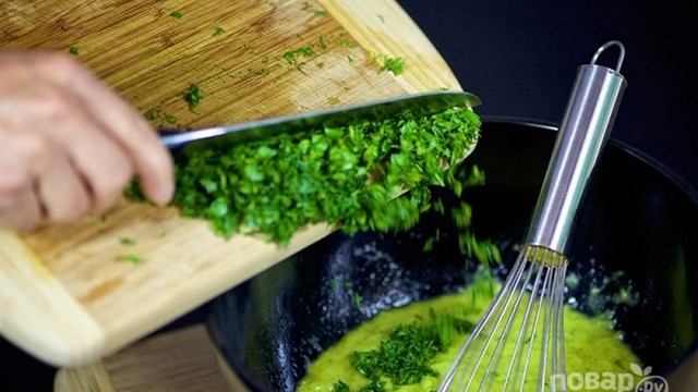 Воздушные блинчики из кабачков с зеленью