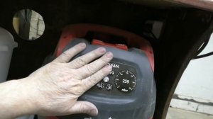 Торцовочная пила Макита 1219L на тумбе и со своей аспирацией.