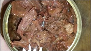 Тушёнка из лосятины Пробую. Кто пробовал? #тушенка #мясо #еда #тушеноемясо #вкусно #лось #проба