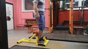 Тренажёр для квадрицепса (sisi-присед) своими руками.