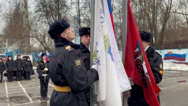 Церемония поднятия флага РФ в Колледже полиции