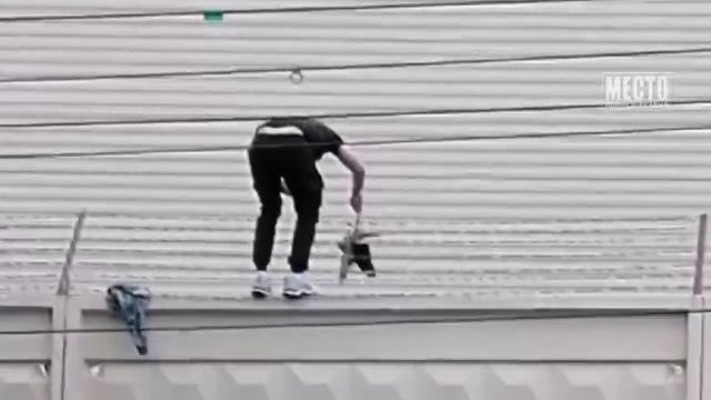 Прохожий спас ребенка