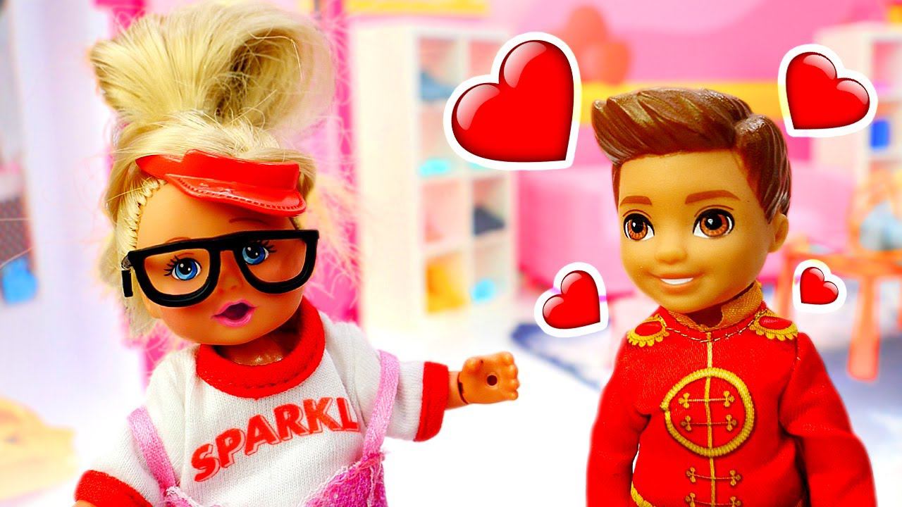 Барби ушла, а Штеффи и Стивен вызвали пожарных. Смешные видео для девочек Ох уж эти куклы! смотреть онлайн