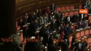 Salvini e la Lega festeggiano legittima difesa mentre parla la Cirinna', caos in aula al Senato