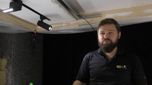 Потолок из гипсокартона: встроенный трек, или световая линия, или ниша для штор с подсветкой