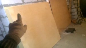 Обшивка потолка фанерой. Makita 5477 NB в деле.