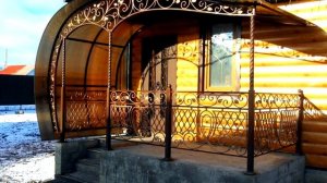 Красивый кованый навес над крыльцом и входной дверью, перила, крыша из поликарбоната, ковка в Днепр