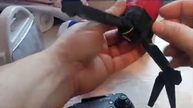 Обзор классного трюкового квадракоптера.