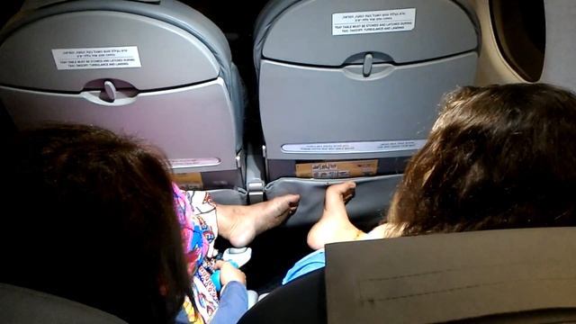 Она брила ноги в самолёте смотреть онлайн