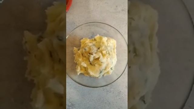 кабачки фаршированные картофельным пюре.