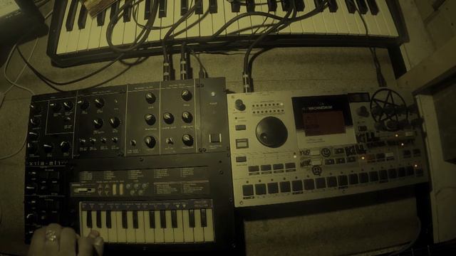 X1L3 - circuit bent Casio ML1 смотреть онлайн