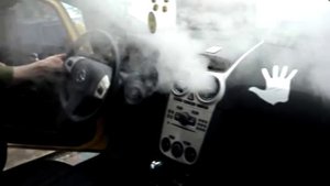 Чистка паром воздуховода в автомобиле