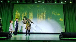 Спектакль "Новогодние приключения Маши и Вити".  В роли Маши Варя Булычева.