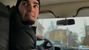 чисто Ахмед уезжает от полиции??