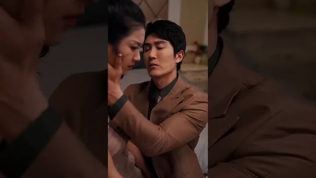 一口氣看完！總裁把灰姑娘當白月光的替身，灰姑娘簽下離婚協議瀟灑離去，時隔5年帶兒子霸氣歸來，狠狠報復總裁！【慕總夫人帶娃跑】全集#劇好看 #熱劇 #短剧 #甜寵 #追妻火葬場