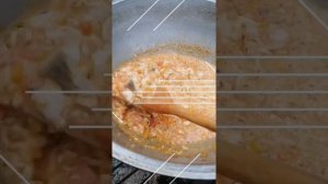 Морепродукты в соусе болоньезе