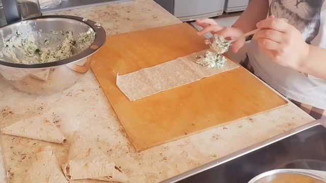 МУЖА  ОТПРАВИЛИ  В "КРАСНУЮ ЗОНУ: ПП Треугольники  из лаваша с творогом и сыром .ЛЁГКИЙ  ЗАВТРАК