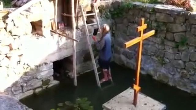 Монах Гаврило пророк нашег времена са руског Крима-крај храма Св.Луке (дужи филм 2 погледај у опису смотреть онлайн