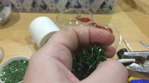 Шарик новогодний с елочкой из бисера