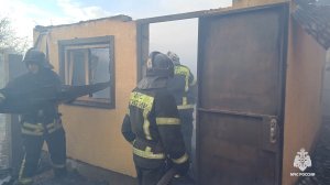 Курские огнеборцы потушили пожар на ул. 1-я Коноплянка