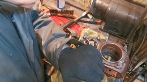 ЛУАЗ 969 ремонт колесного редуктора с которого вырвало шпильки/