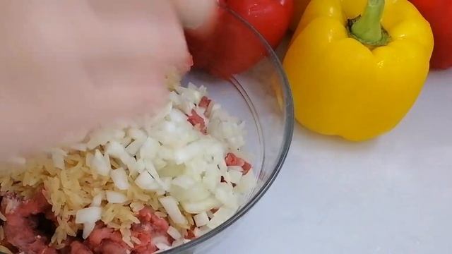 ОЧЕНЬ ВКУСНЫЙ ФАРШИРОВАННЫЙ ПЕРЕЦ.ПОШАГОВЫЙ РЕЦЕПТ. ПЕРЕЦ С РИСОМ И ФАРШЕМ. смотреть онлайн