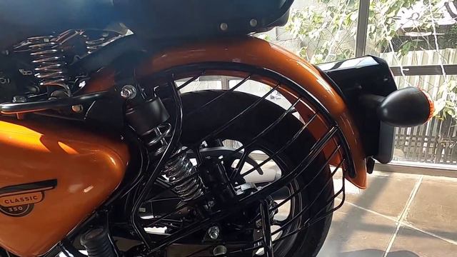New Royal Enfield Classic 350 BS6 - New Colour | Orange Ember | Walkaroud | Price | Specifications смотреть онлайн